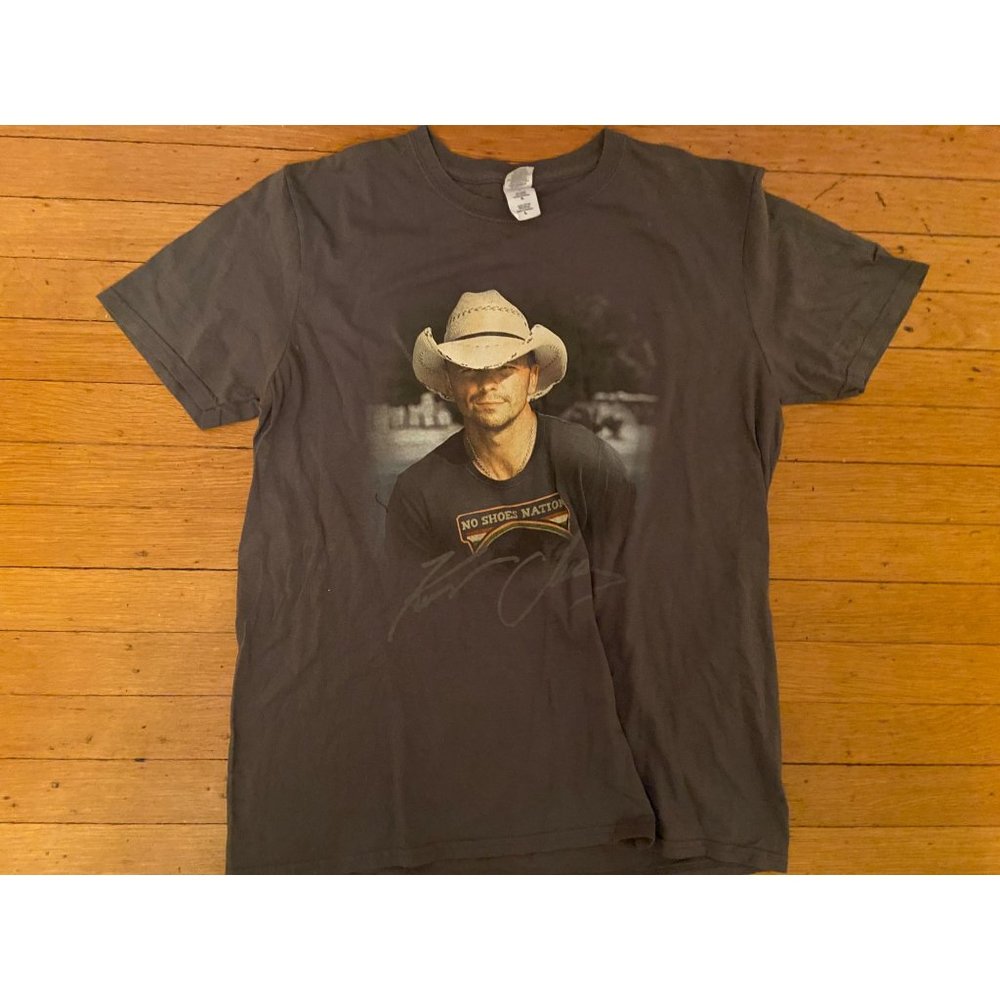 Kenny Chesney NO Shoes Nation Tour 2013 Gray T-Shi